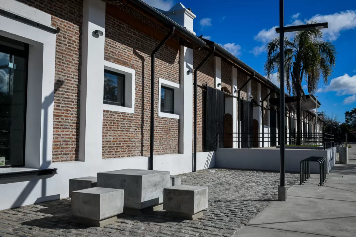 Fachada del Centro Cultural Juan L. Ortiz en Paraná