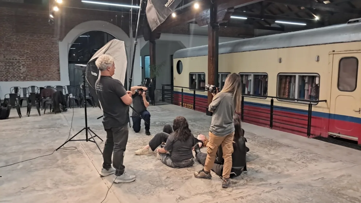 Fotógrafos durante una actividad de Una Foto Escuela.